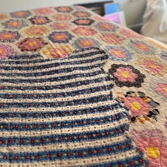 Perfect Antique Grandmother's Garden Quilt - Picture 8 of 9